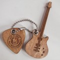 Брелоки гитара и медиатор с оригинальным логотипом из дерева лазерная резка и гравировка